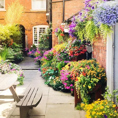 Bournville House & Cafe-3